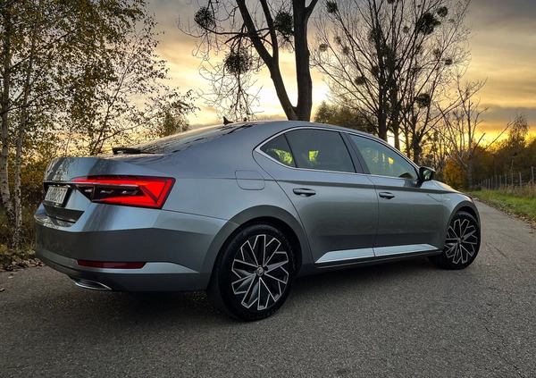 Skoda Superb cena 89900 przebieg: 220000, rok produkcji 2019 z Bytom małe 466